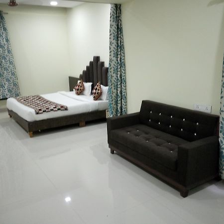 Hôtel Casa Green à Shirdi Extérieur photo
