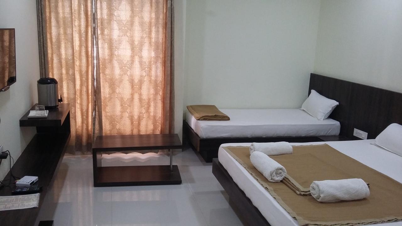 Hôtel Casa Green à Shirdi Extérieur photo