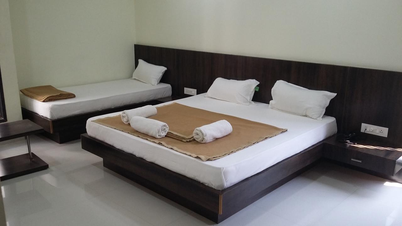 Hôtel Casa Green à Shirdi Extérieur photo