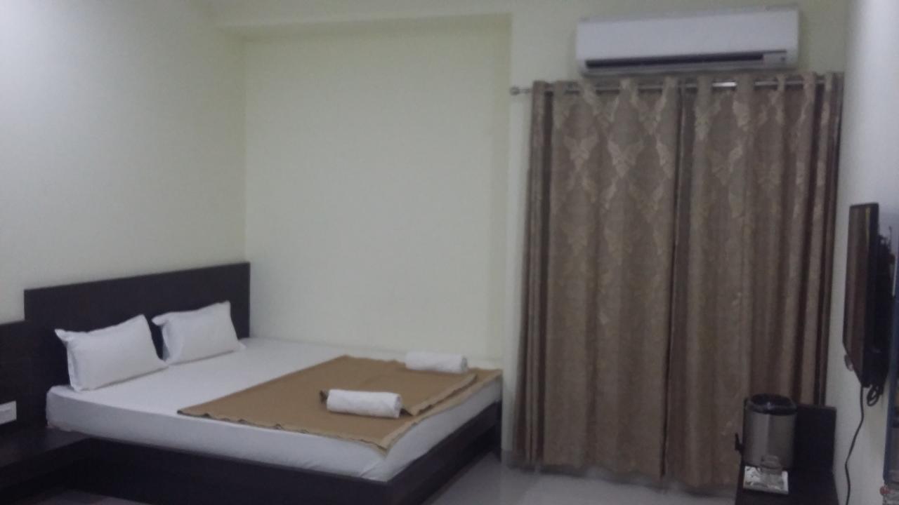 Hôtel Casa Green à Shirdi Extérieur photo