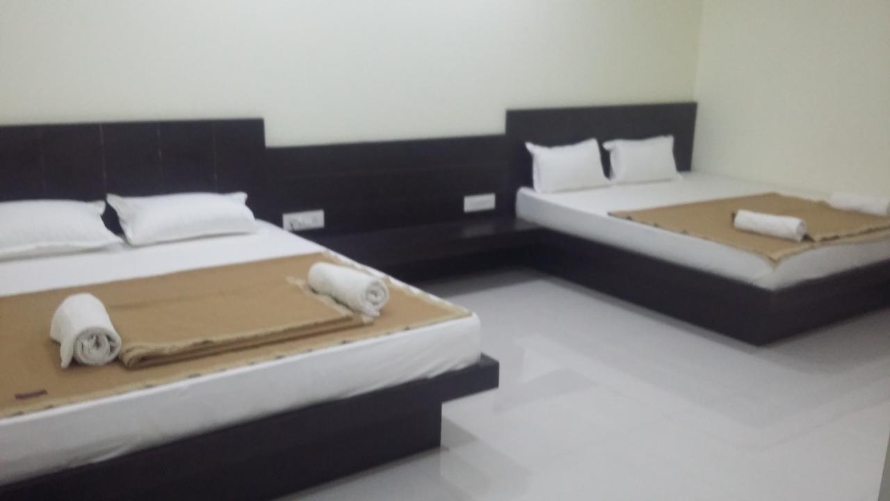 Hôtel Casa Green à Shirdi Extérieur photo