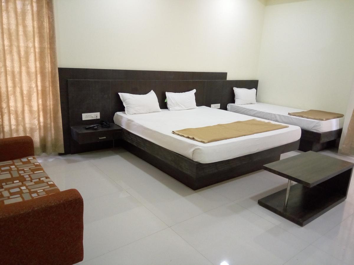 Hôtel Casa Green à Shirdi Extérieur photo