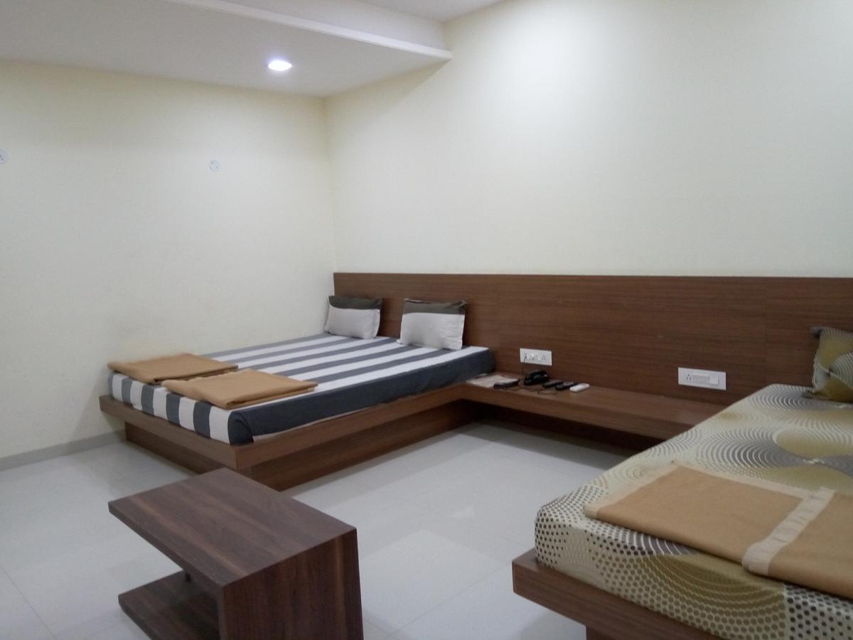 Hôtel Casa Green à Shirdi Extérieur photo