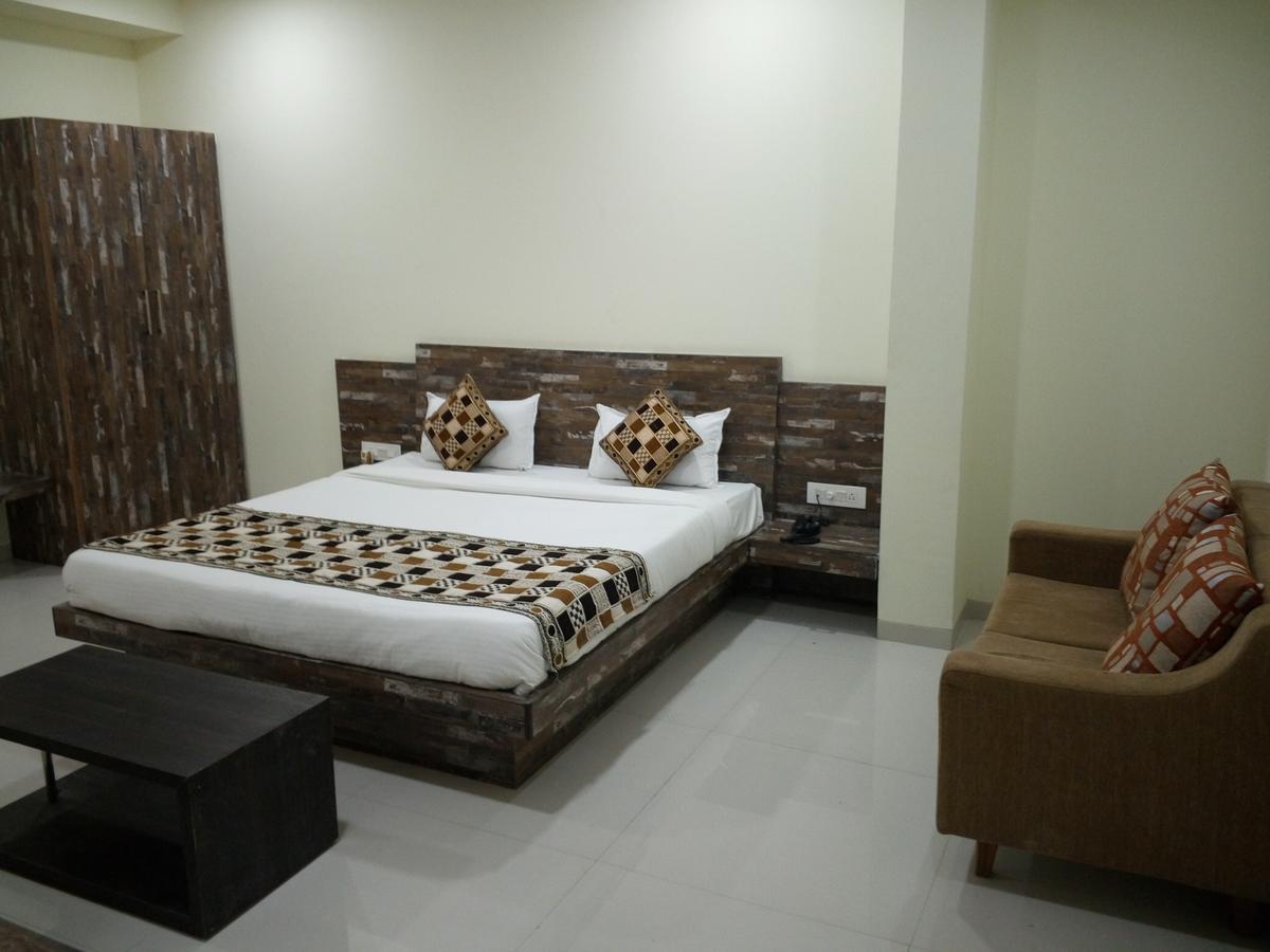 Hôtel Casa Green à Shirdi Extérieur photo